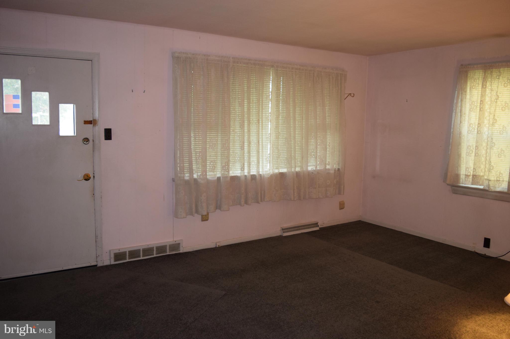 301 Nottingham Road Hagerstown, MD 21740 - Photo 6 of 11 an empty room with windows