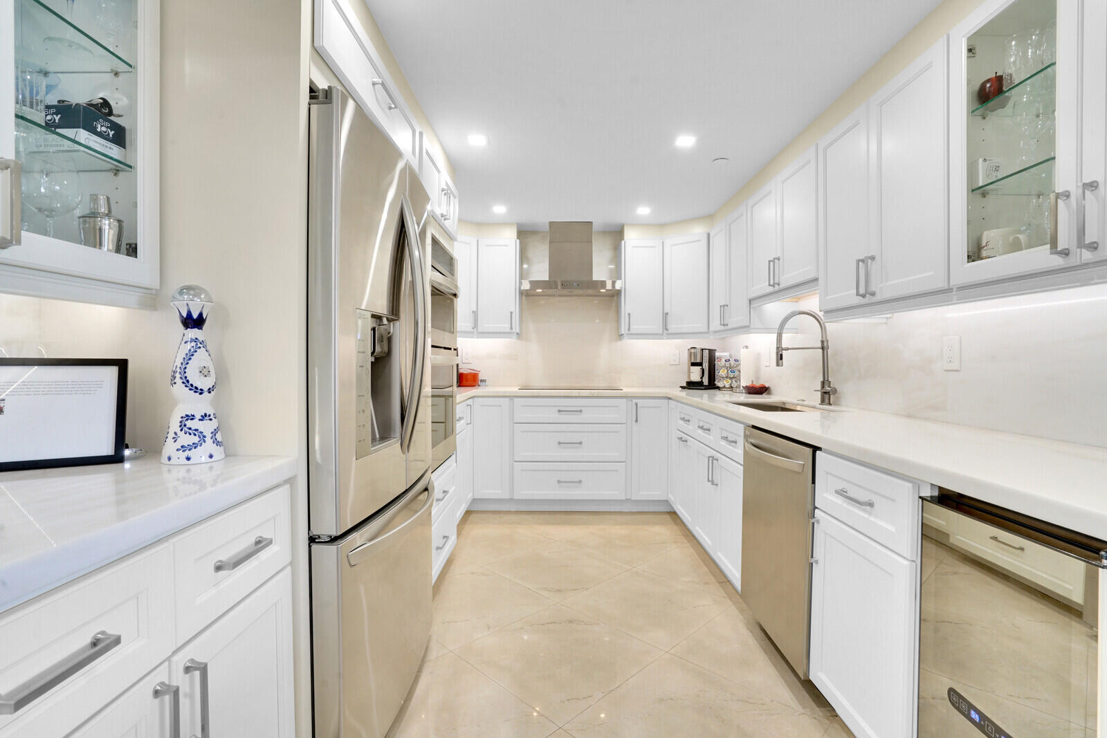 2697 North Ocean Boulevard, Unit F205 Boca Raton, FL 33431 - Photo 16 of 73 Kitchen
