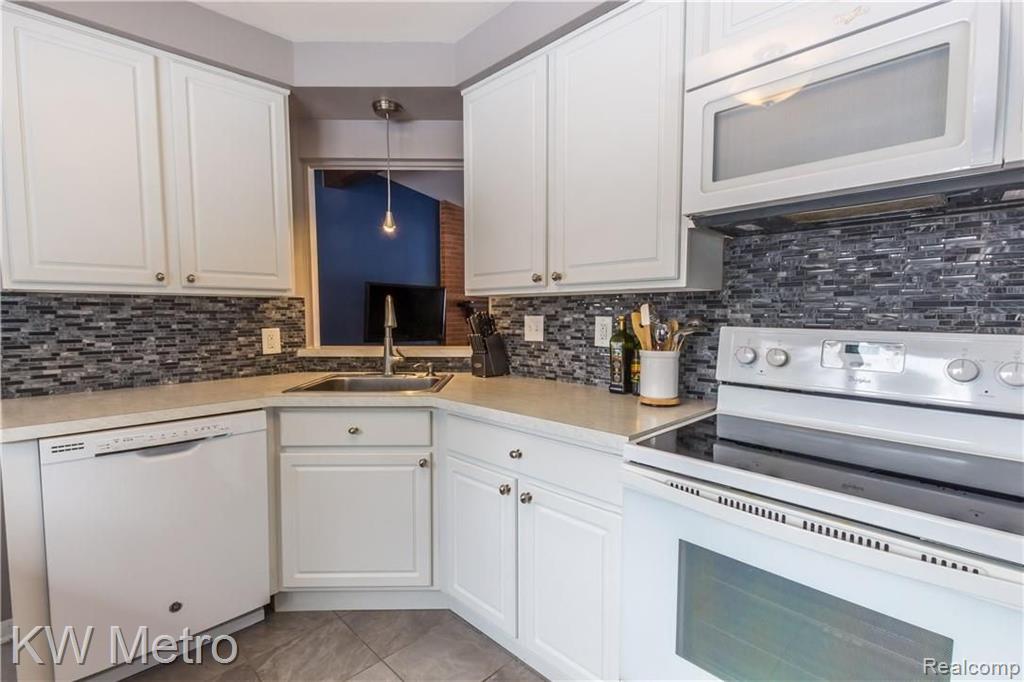 30100 West 13 Mile Road Farmington, MI 48334 - Photo 7 of 21