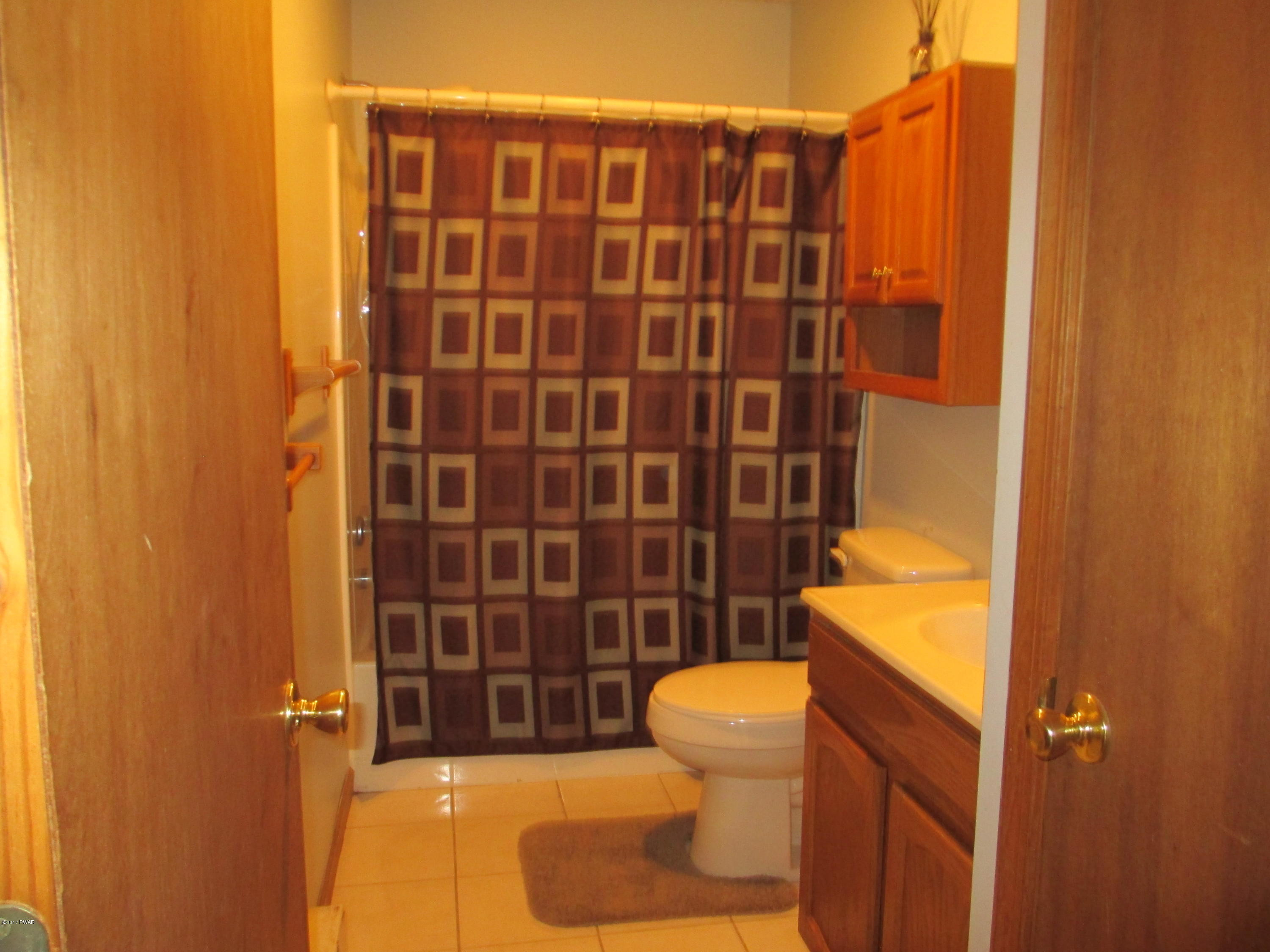 44 Hibernation Road Lake Ariel, PA 18436 - Photo 10 of 24 Bath