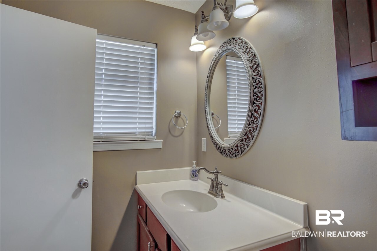 118 Lawson Road Daphne, AL 36526 - Photo 19 of 25 Guest Bathroom
