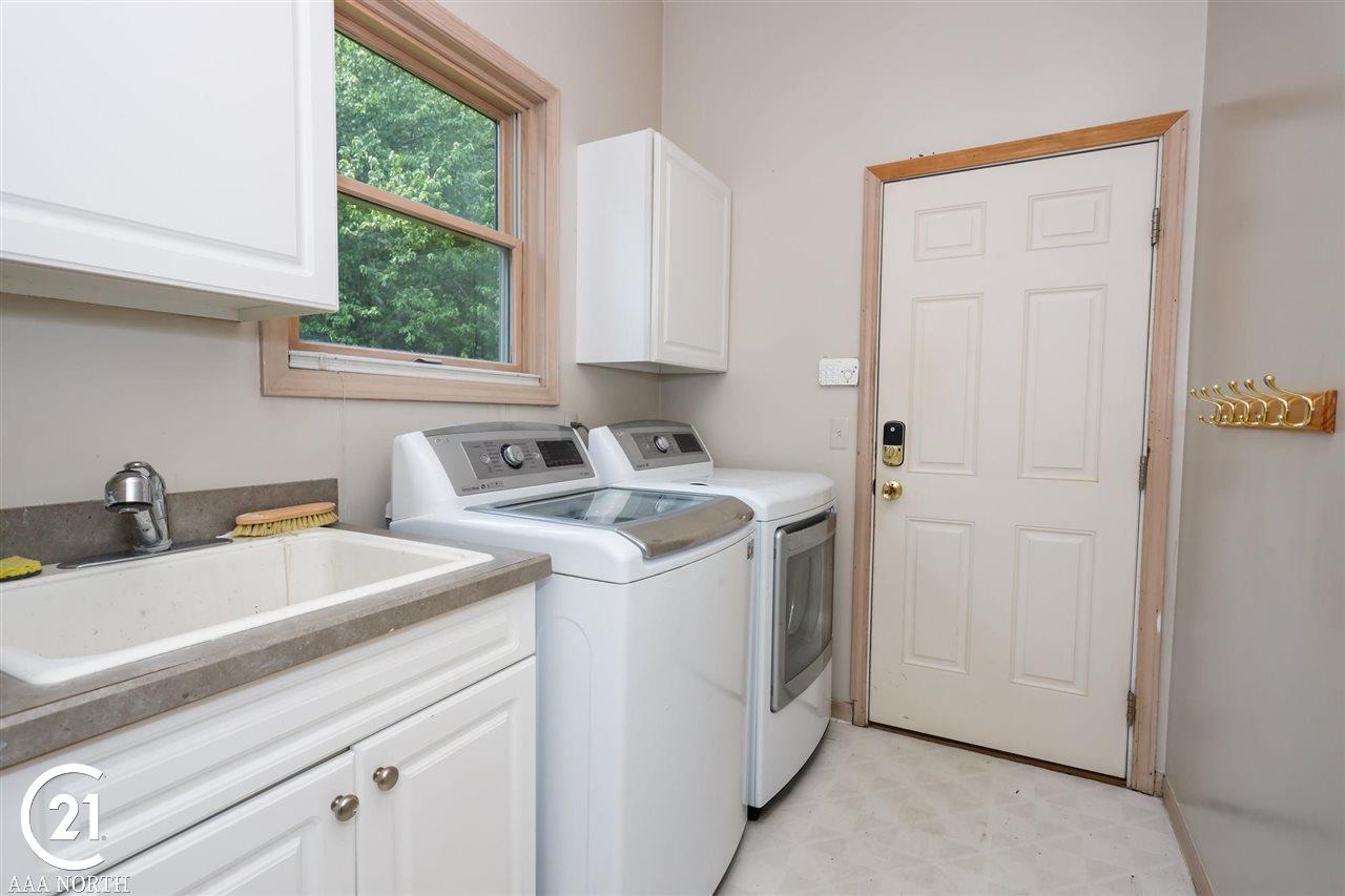 6097 Country Ridge Drive Troy, MI 48098 - Photo 20 of 37 50043706-19.JPG