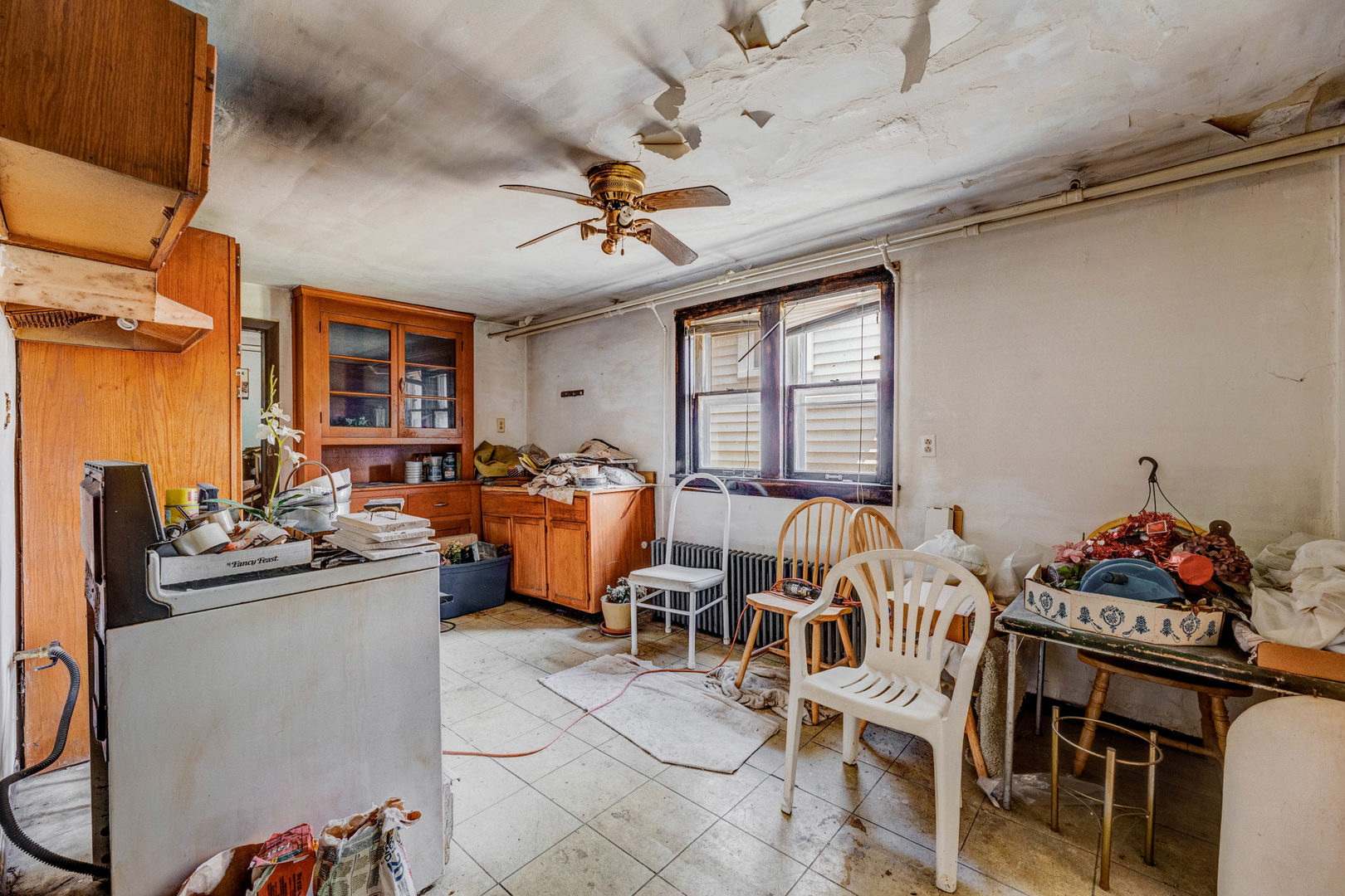 5232 West 51st Street Chicago, IL 60638 - Photo 15 of 28 a living room with furniture kitchen view and a window