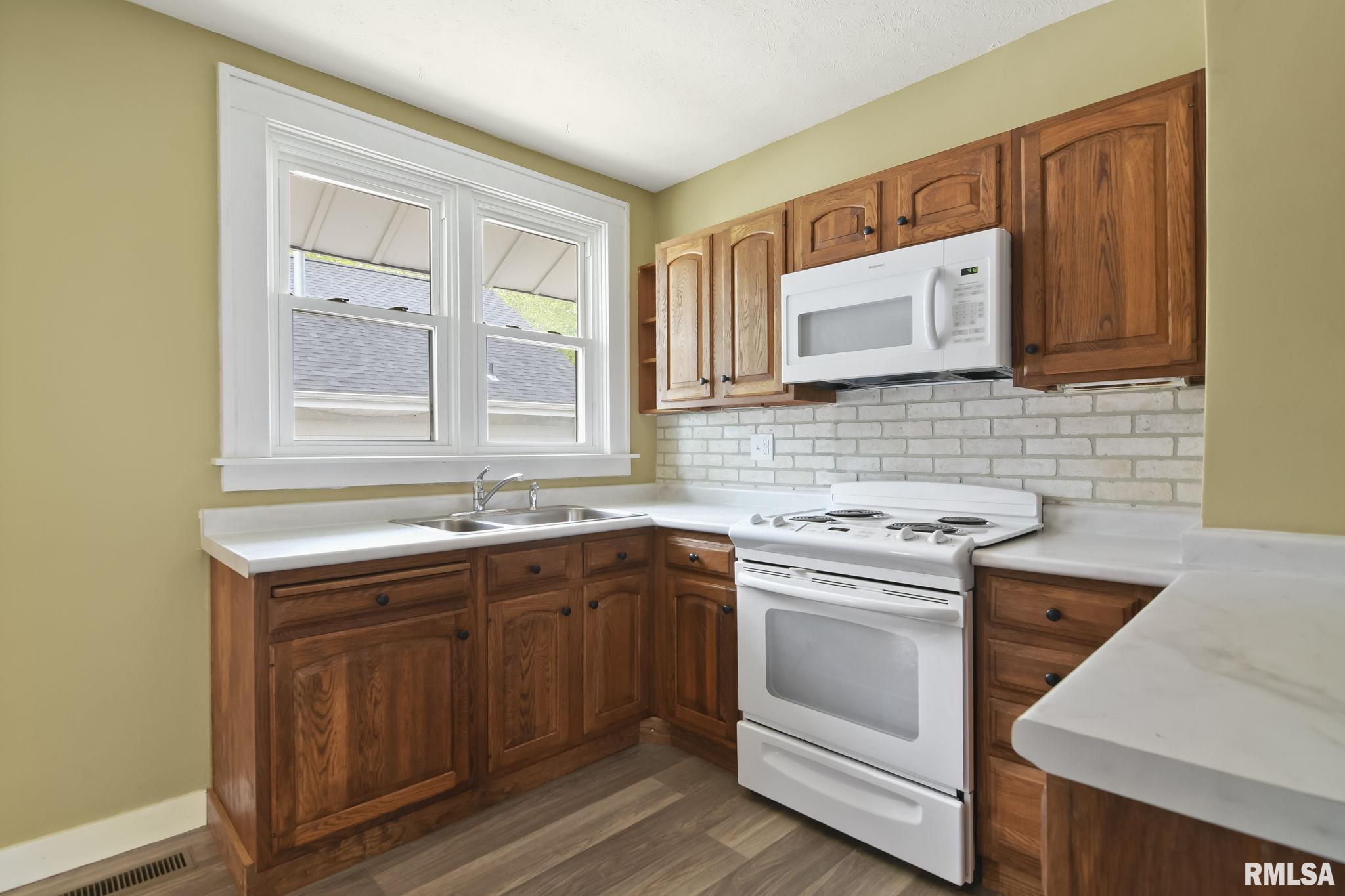 2120 North 8th Street Springfield, IL 62702 - Photo 12 of 31