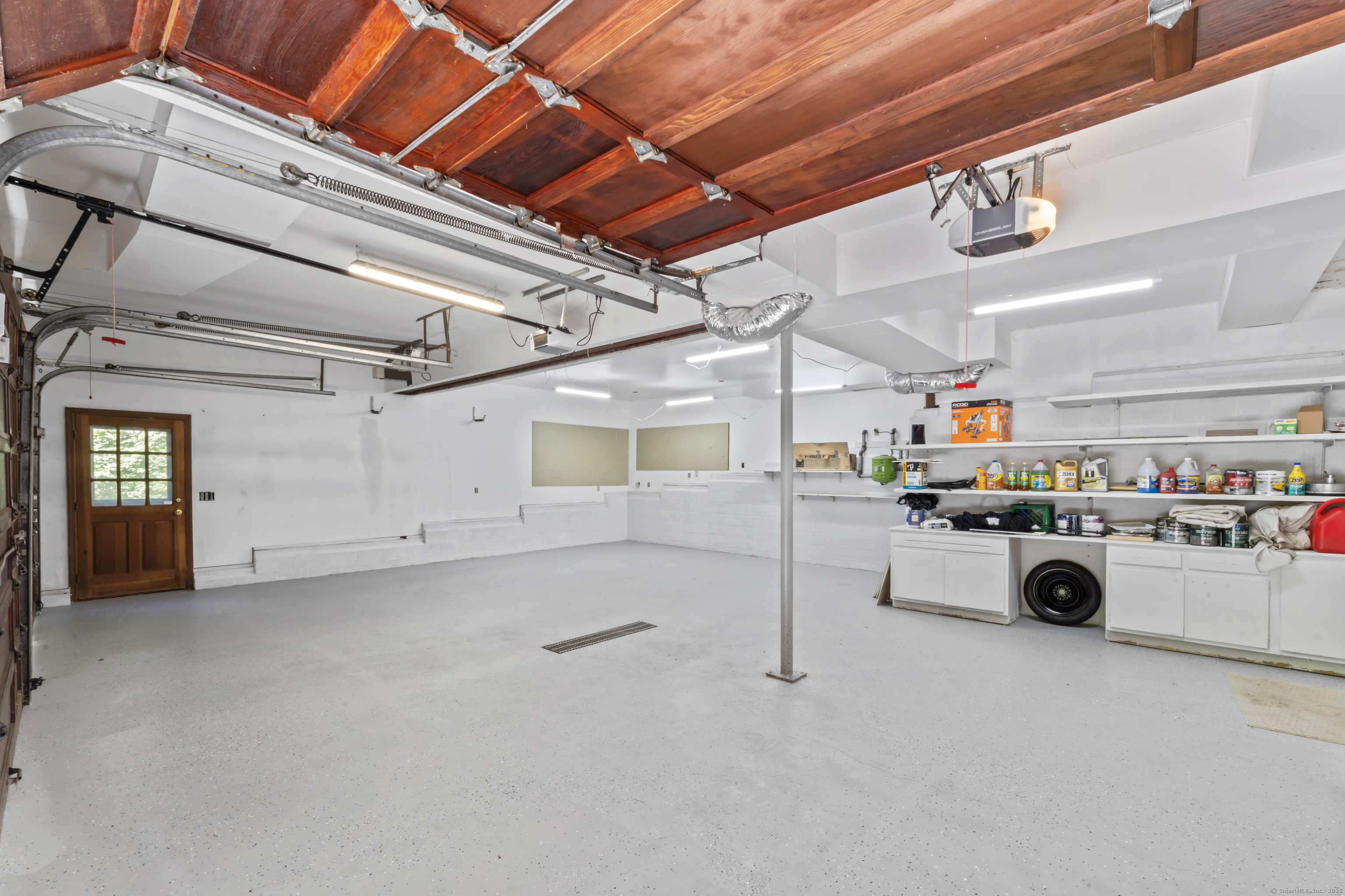 501 Woodbine Road Stamford, CT 06903 - Photo 20 of 37