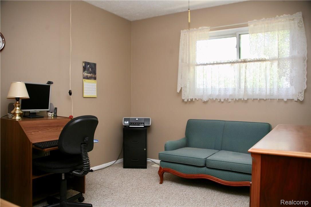2328 Hillendale Drive Rochester, MI 48309 - Photo 10 of 15 fullsizeoutput_36.jpeg