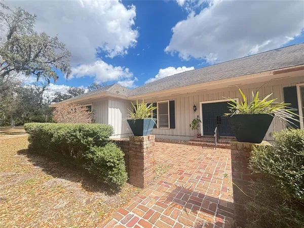 a view of entryway and hall