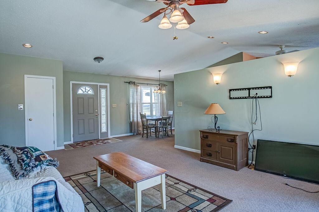 11281 Kenyon Road Mount Vernon, OH 43050 - Photo 9 of 21 1-10