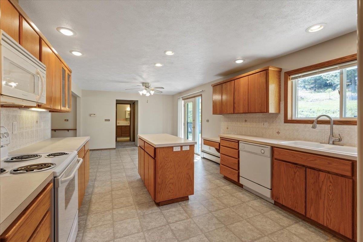 4102 East Jamieson Road Spokane, WA 99223 - Photo 13 of 44