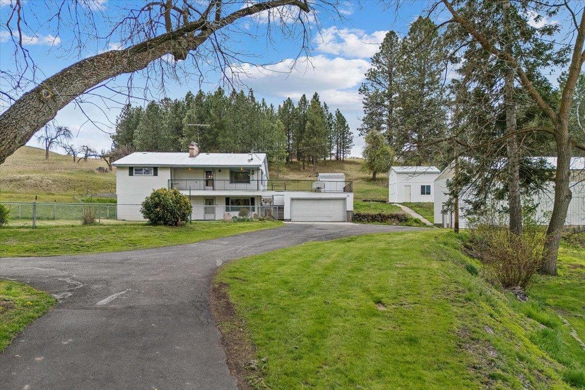 4102 East Jamieson Road Spokane, WA 99223 - Photo 3 of 44