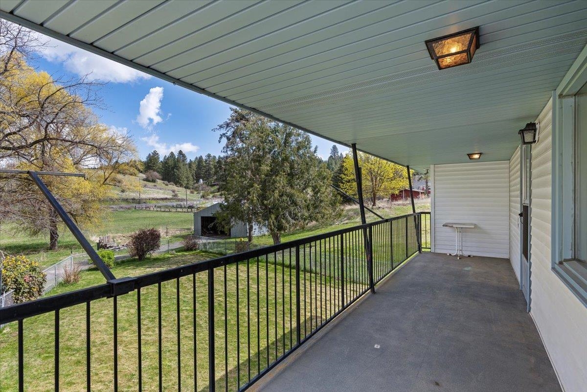4102 East Jamieson Road Spokane, WA 99223 - Photo 4 of 44