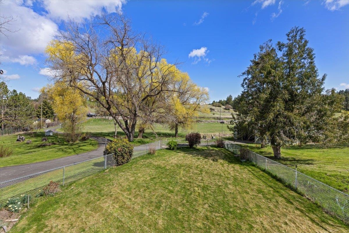4102 East Jamieson Road Spokane, WA 99223 - Photo 5 of 44