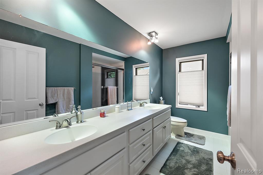 2093 Cumberland Road Rochester Hills, MI 48307 - Photo 39 of 58