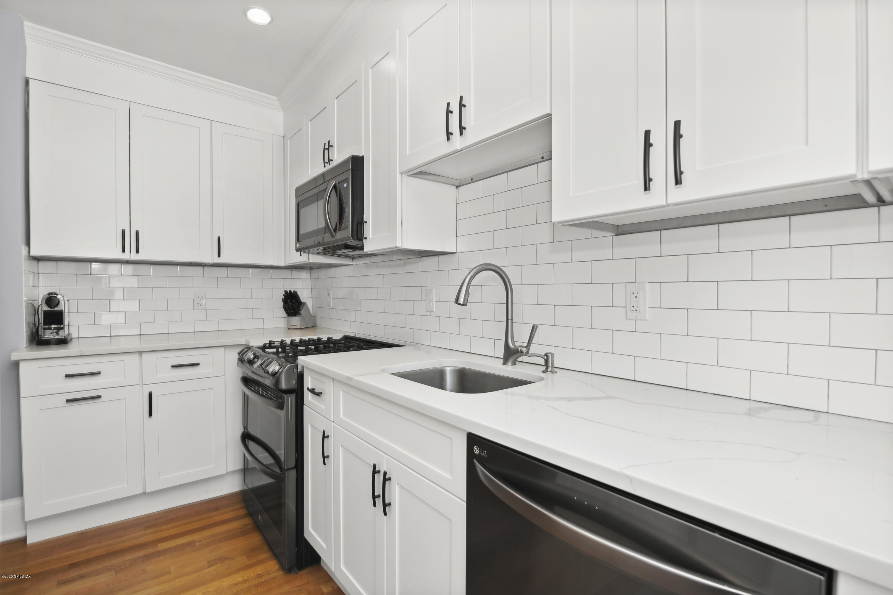 69 View Street West, Unit WEST Greenwich, CT 06830 - Photo 11 of 43 016