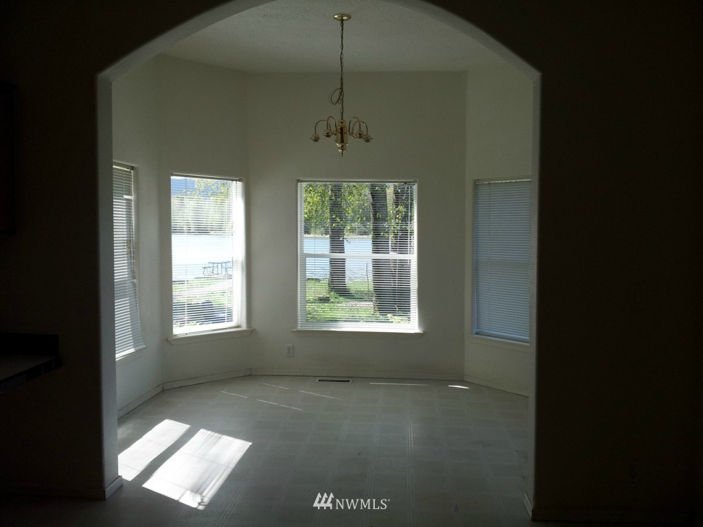 81 West Sunny Sands Road Cathlamet, WA 98612 - Photo 5 of 10 Gallery Image 5