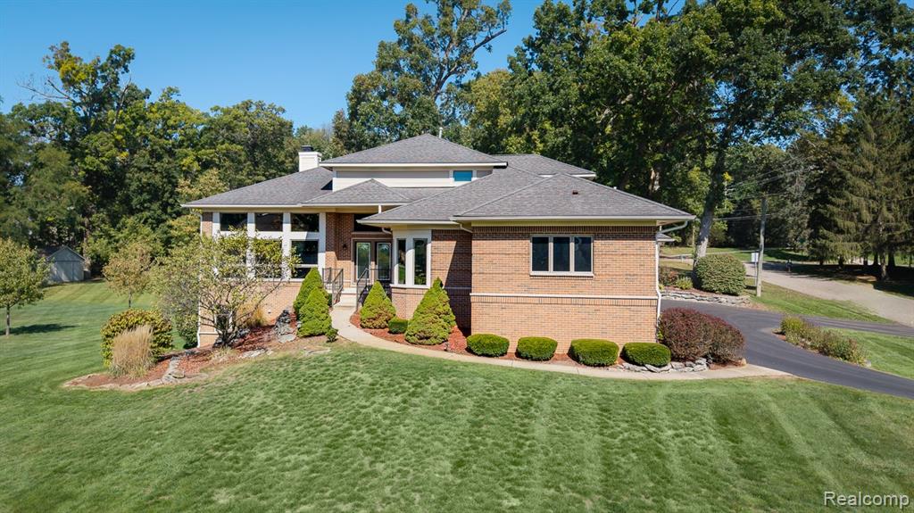 5565 Ford Road Commerce Township, MI 48382 - Photo 1 of 28 Gallery Image 1