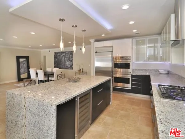 $4,500 | 5354 Lindley Avenue, Unit 301, Encino, CA 91316