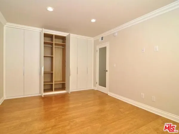 $4,500 | 5354 Lindley Avenue, Unit 301, Encino, CA 91316