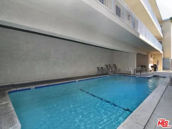 $4,500 | 5354 Lindley Avenue, Unit 301, Encino, CA 91316