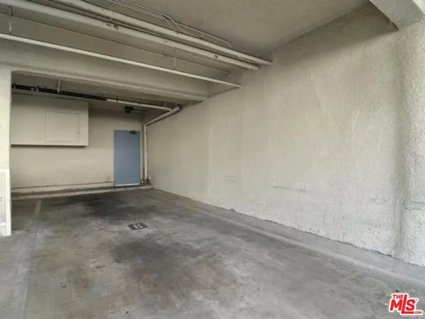$4,500 | 5354 Lindley Avenue, Unit 301, Encino, CA 91316