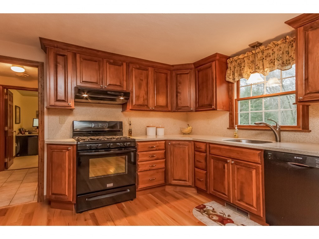 33 Woodward Road Merrimack, NH 03054 - Photo 2 of 36