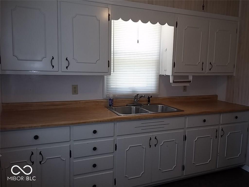 620 North Fort Wayne Road Rushville, IN 46173 - Photo 3 of 14