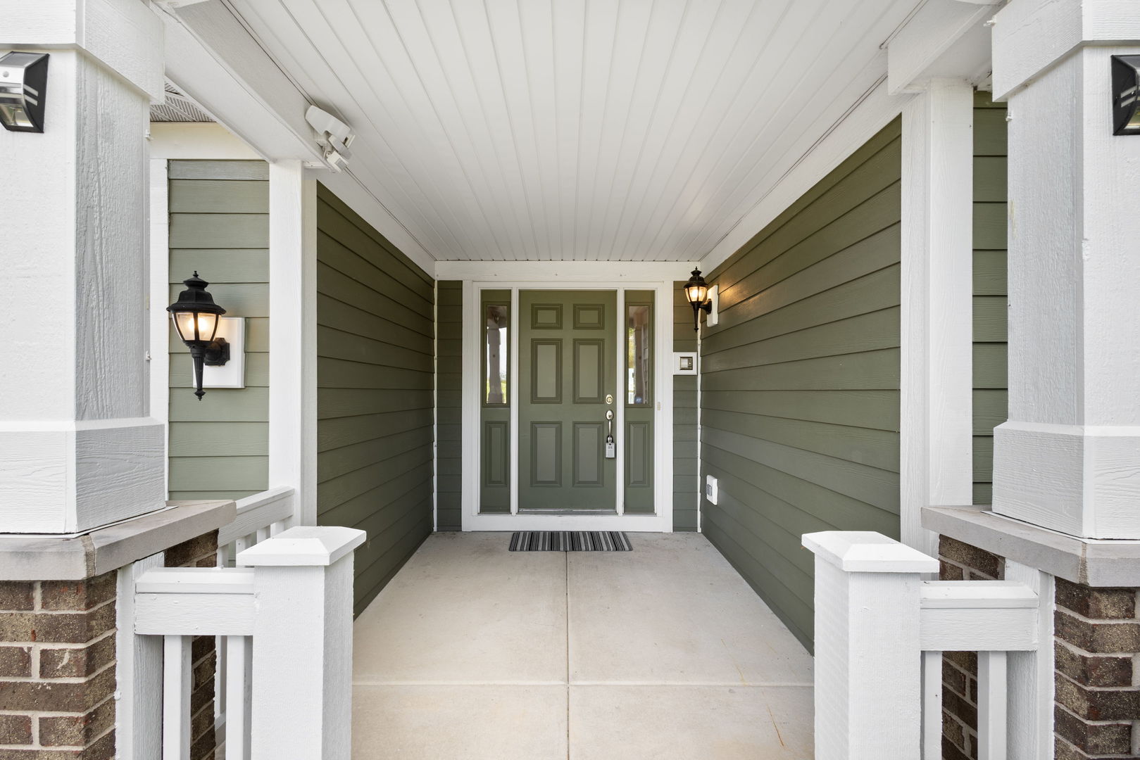 115 Clover Drive Sugar Grove, IL 60554 - Photo 2 of 18