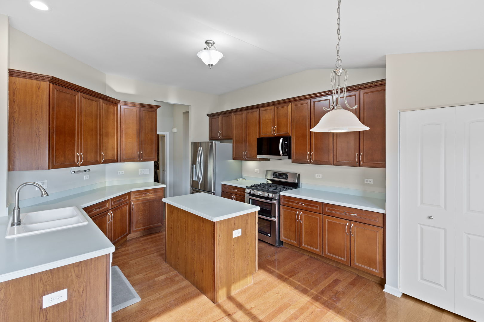 115 Clover Drive Sugar Grove, IL 60554 - Photo 5 of 18