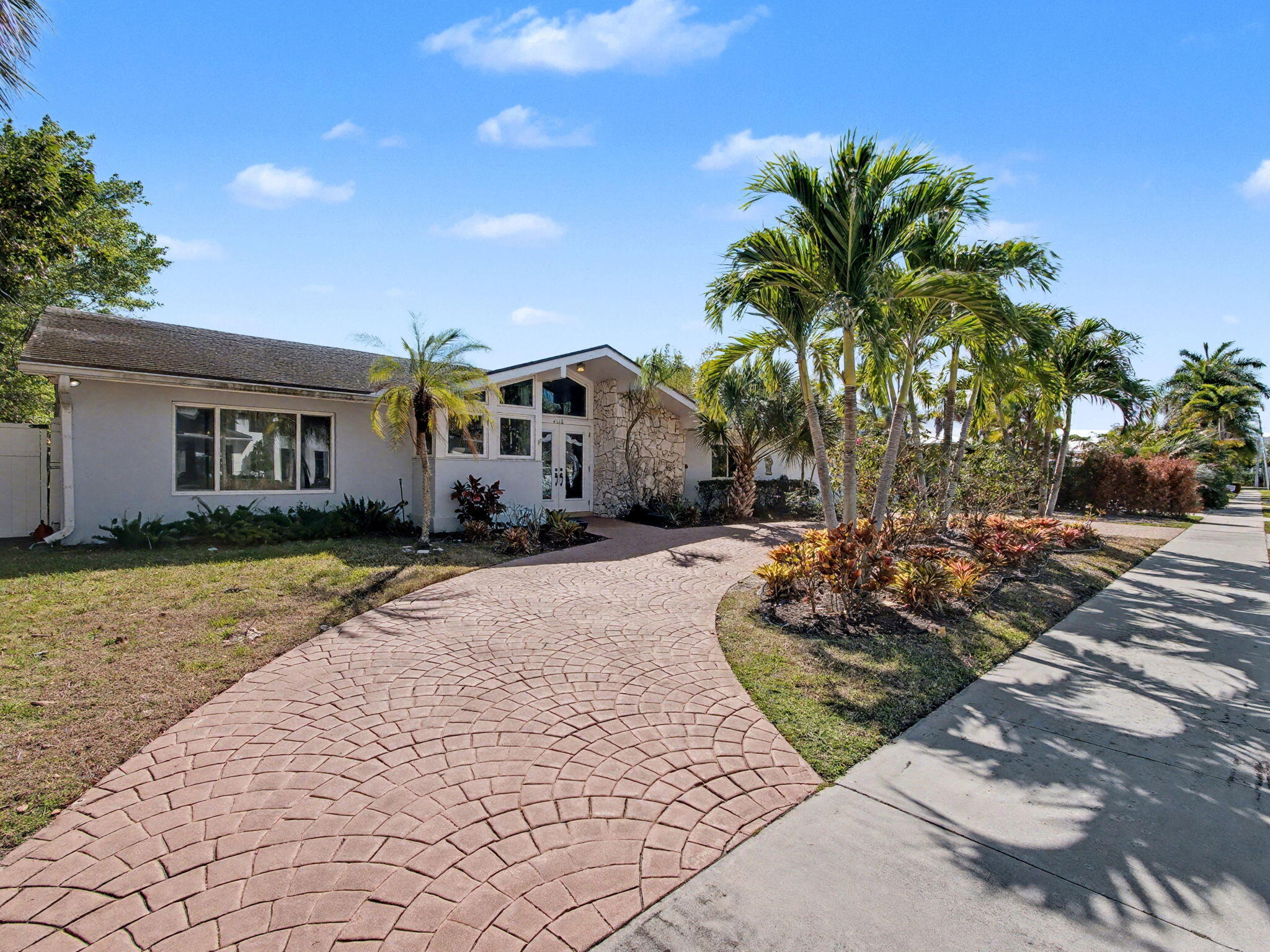 618 Riverside Road North Palm Beach, FL 33408 - Photo 3 of 21 618 Riverside Road Exterior Front (1)