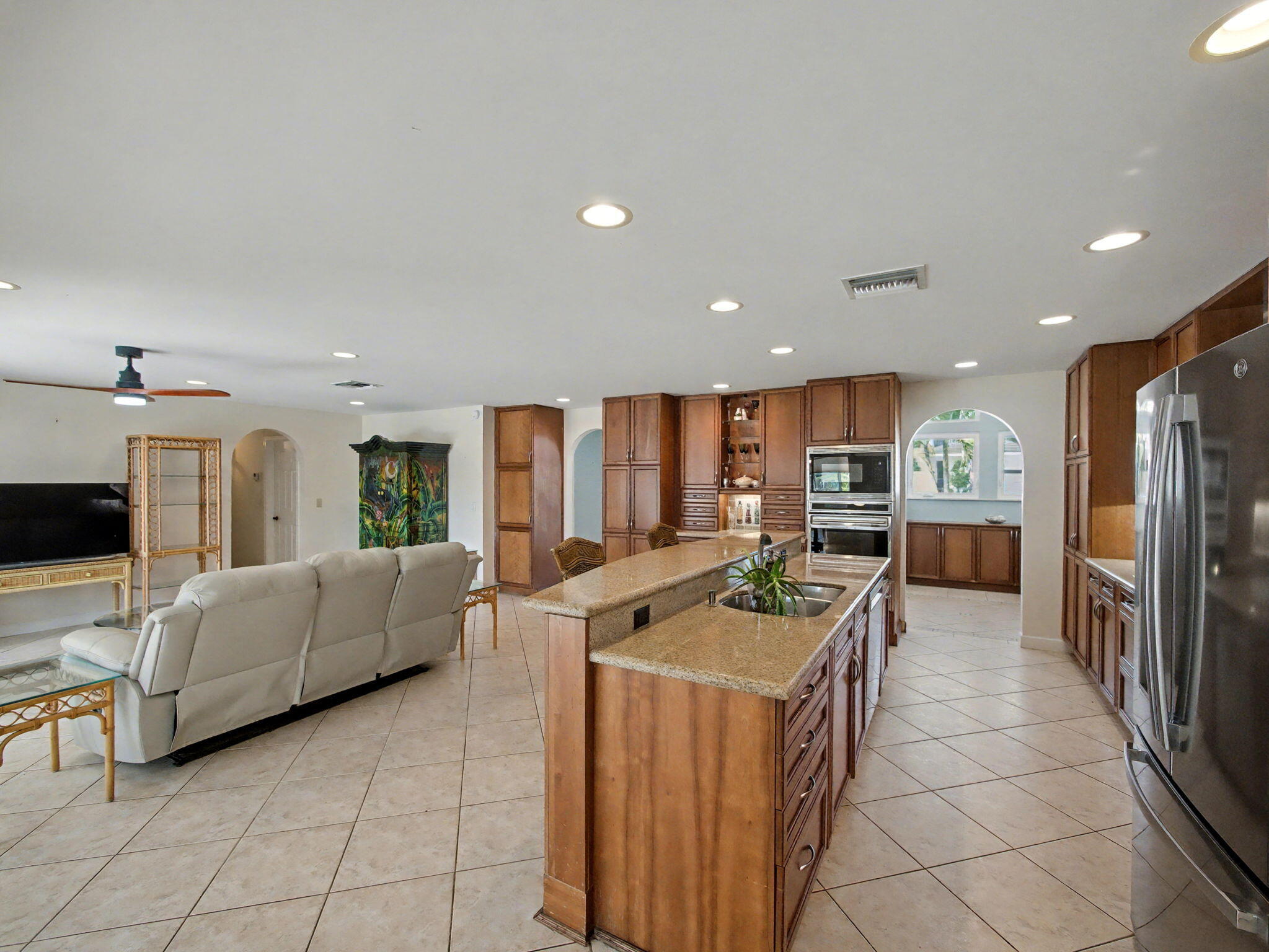 618 Riverside Road North Palm Beach, FL 33408 - Photo 9 of 21 618 Riverside Road Living Kitchen Areas