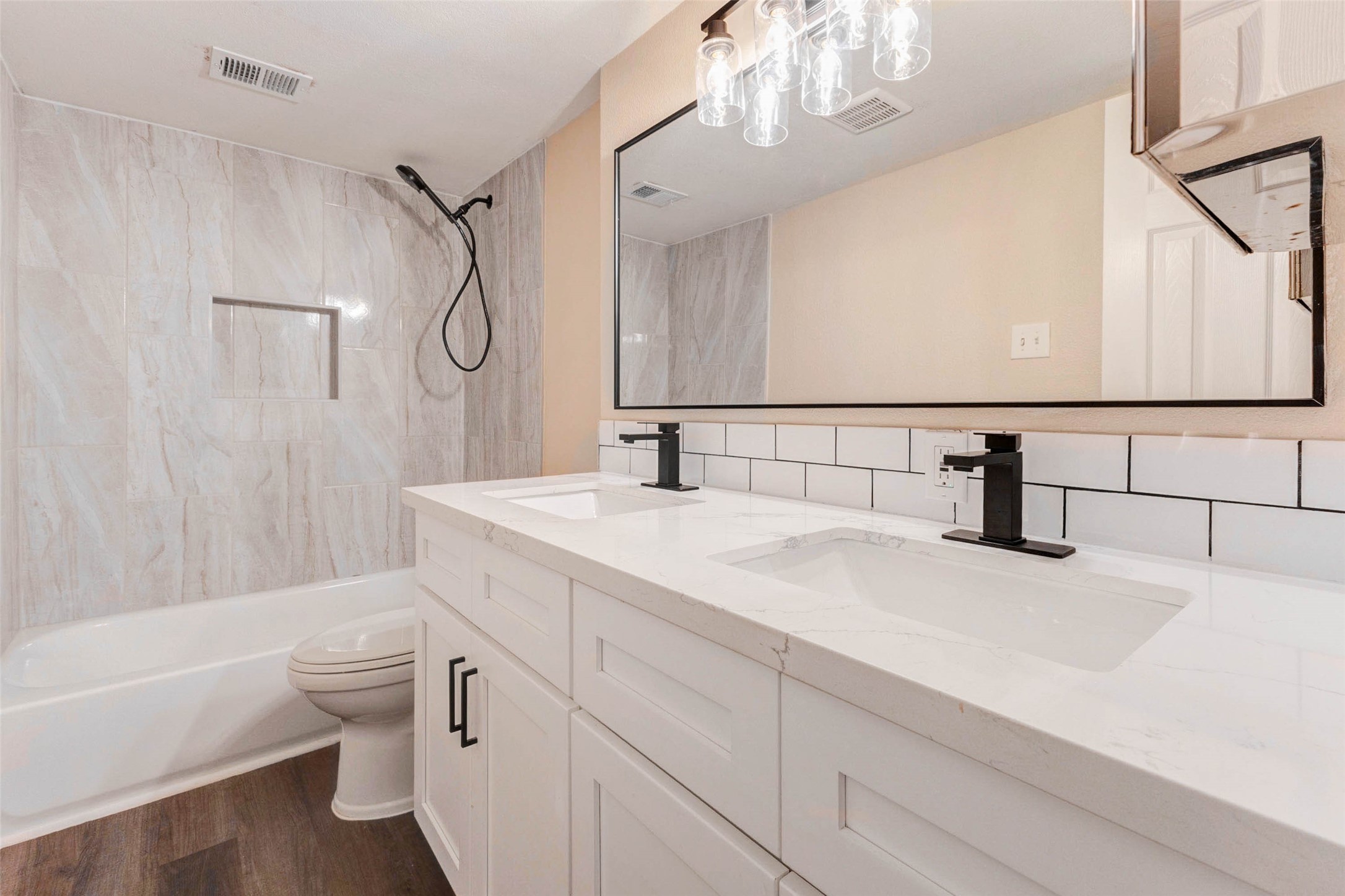 11222 Sagepark Lane Houston, TX 77089 - Photo 20 of 41 a bathroom with a sink a toilet and a bathtub
