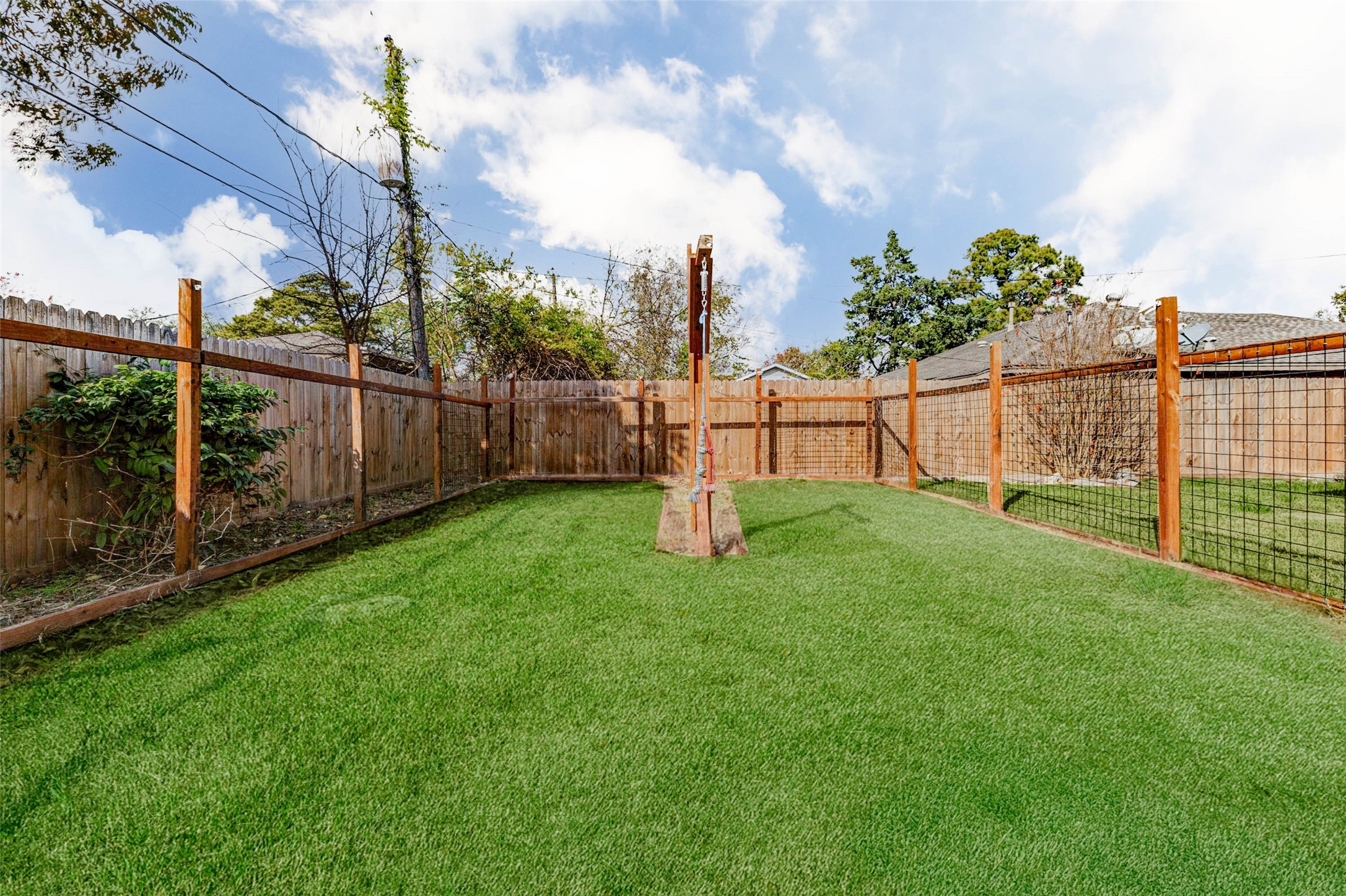 11222 Sagepark Lane Houston, TX 77089 - Photo 39 of 41 a view of a garden with a small yard