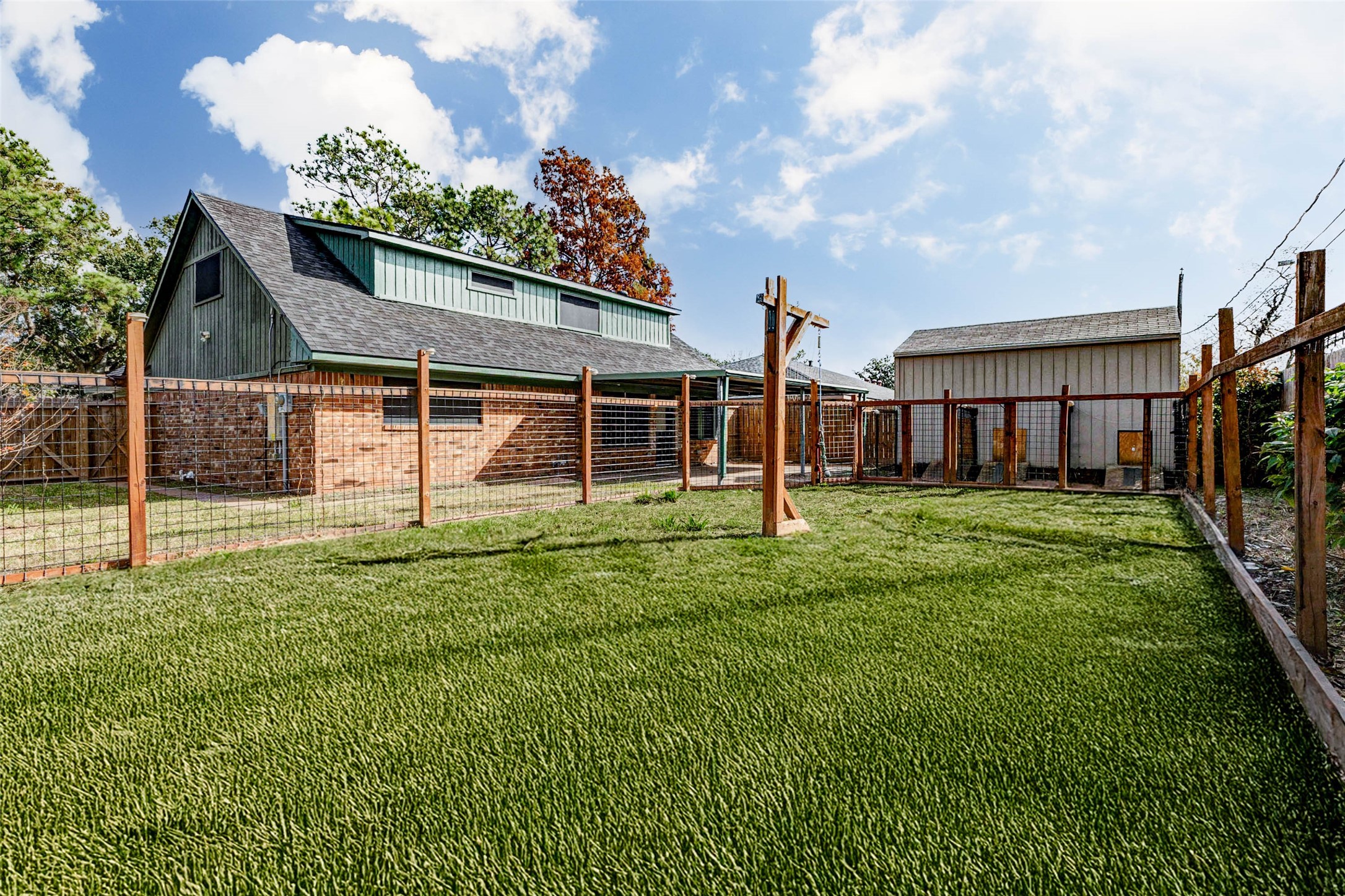 11222 Sagepark Lane Houston, TX 77089 - Photo 40 of 41 a backyard of a house with lots of green space