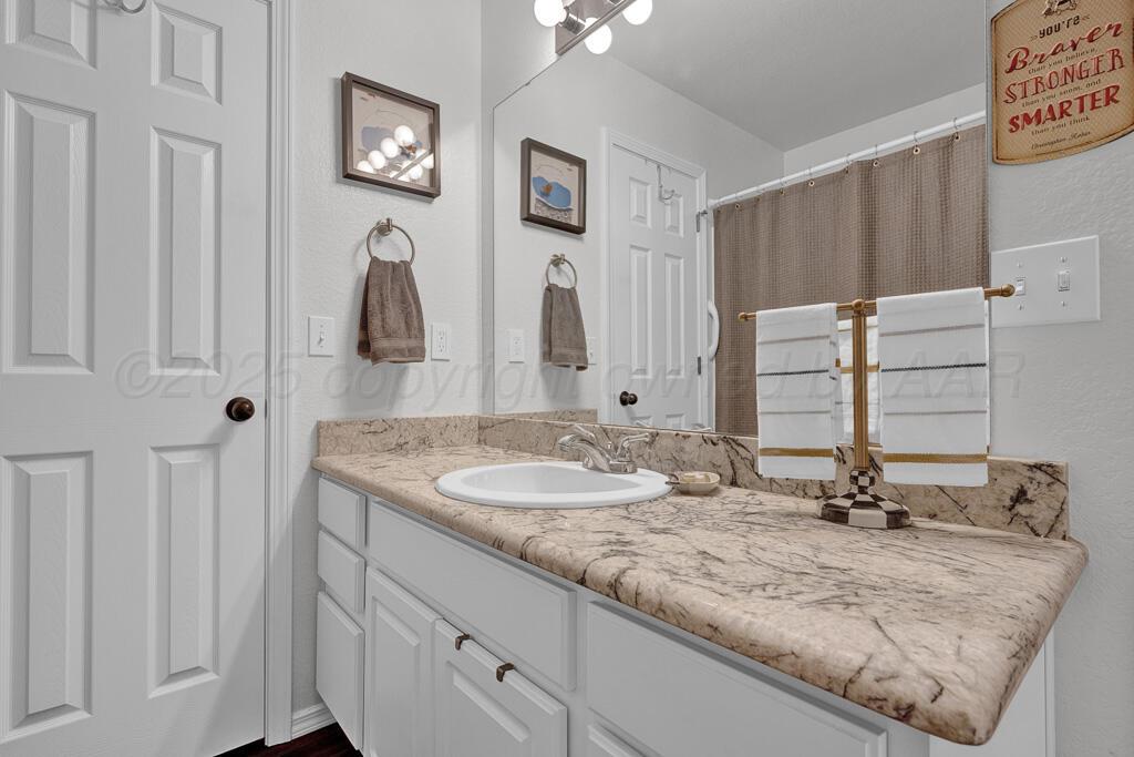 2700 Ries Lane Amarillo, TX 79118 - Photo 5 of 9 Primary Bathroom