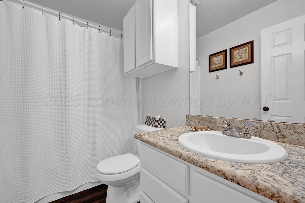 2700 Ries Lane Amarillo, TX 79118 - Photo 7 of 9 Guest Bathroom