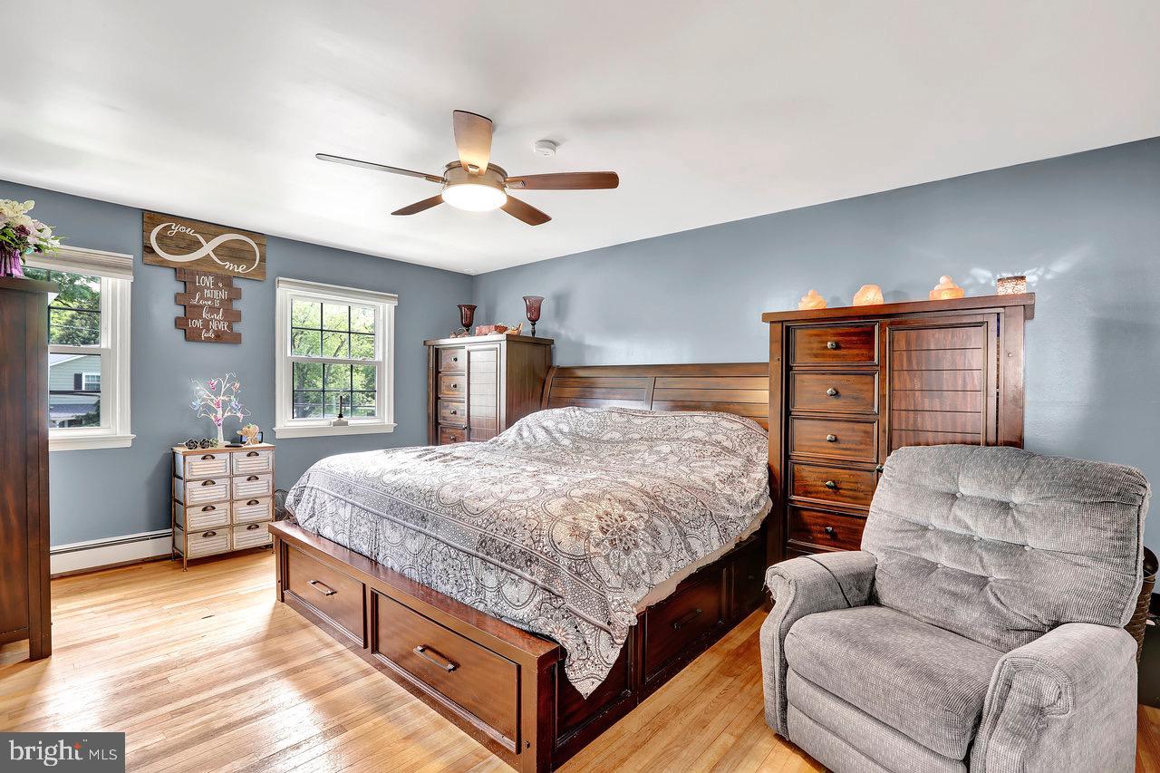 199 Applegate Drive Hamilton, NJ 08690 - Photo 21 of 40 a bedroom with bed and window