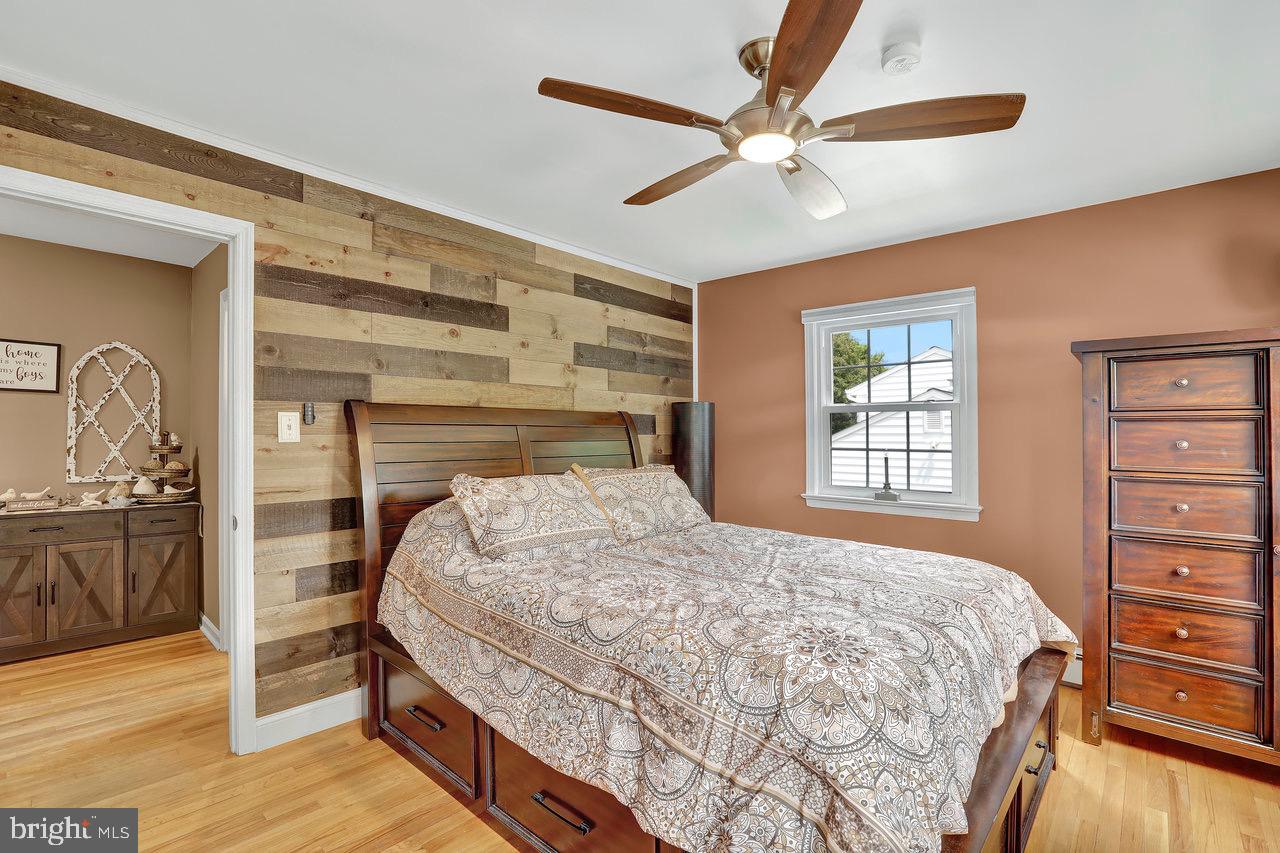 199 Applegate Drive Hamilton, NJ 08690 - Photo 26 of 40 a bedroom with a bed and a dresser