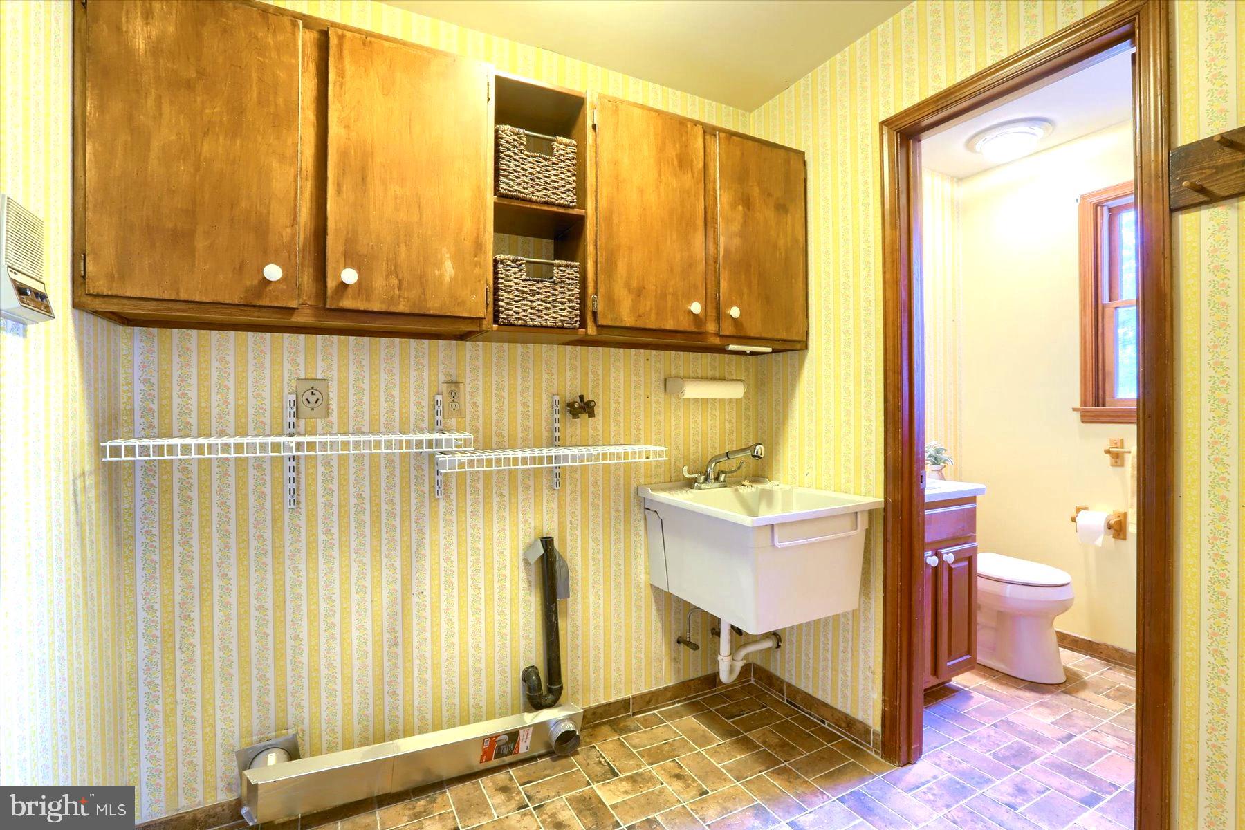 1524 Old Reliance Road Middletown, PA 17057 - Photo 23 of 46 Laundry/mud room off garage