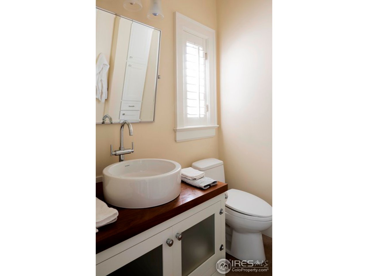 3189 5th Street Boulder, CO 80304 - Photo 23 of 25 a bathroom with a toilet a sink and a mirror