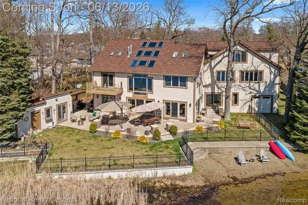 $999,900 | 1100 Clearwater Boulevard, White Lake, MI 48386