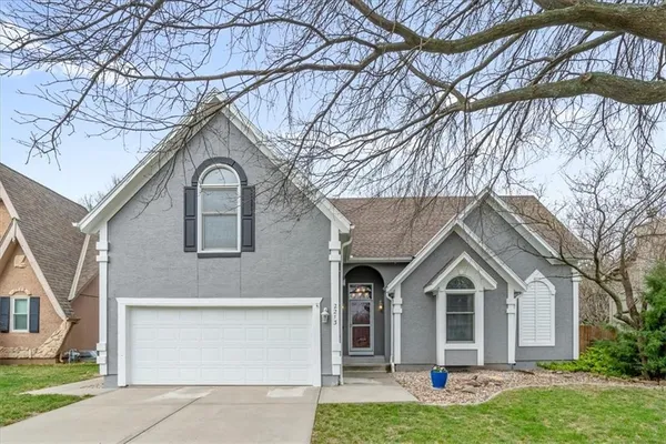 $385,000 | 2213 South Central Street, Olathe, KS 66062