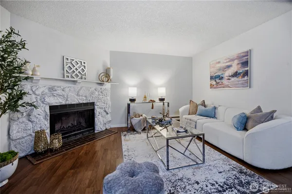 $299,950 | 12515 Northeast 116th Street, Unit B11, Kirkland, WA 98034