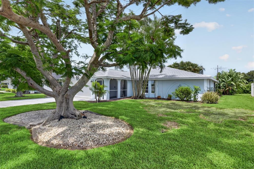 1226 Pine Needle Road Venice, FL 34285 - Photo 3 of 58