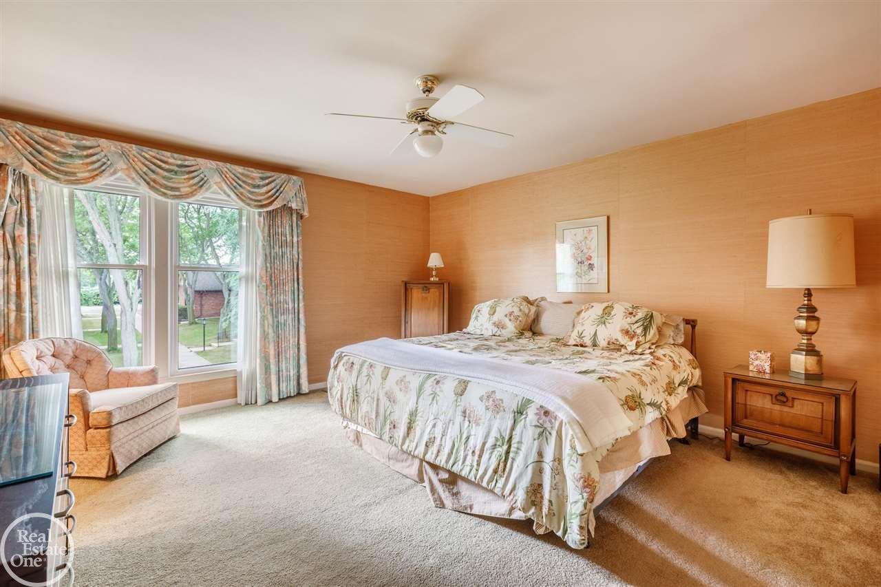 1720 Vernier Road Grosse Pointe, MI 48236 - Photo 25 of 35 50055356-24.JPG