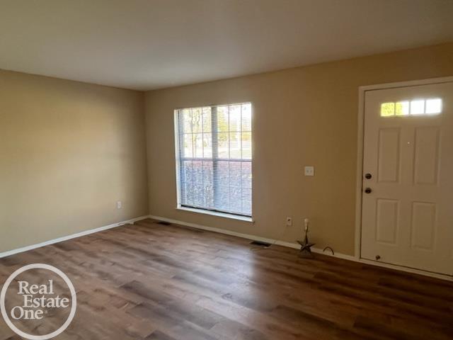 48504 Sugarbush Road New Baltimore, MI 48047 - Photo 8 of 19 50127995-7.JPG