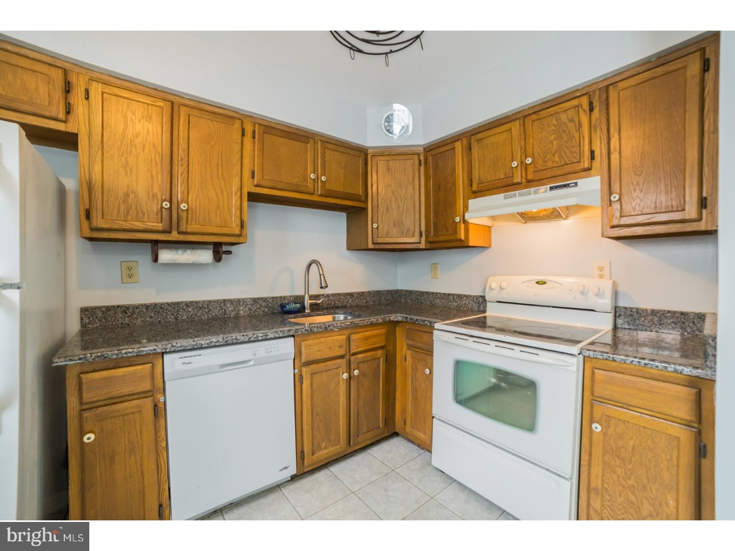 3002 Walnut Ridge Drive Pottstown, PA 19464 - Photo 5 of 16 Kitchen