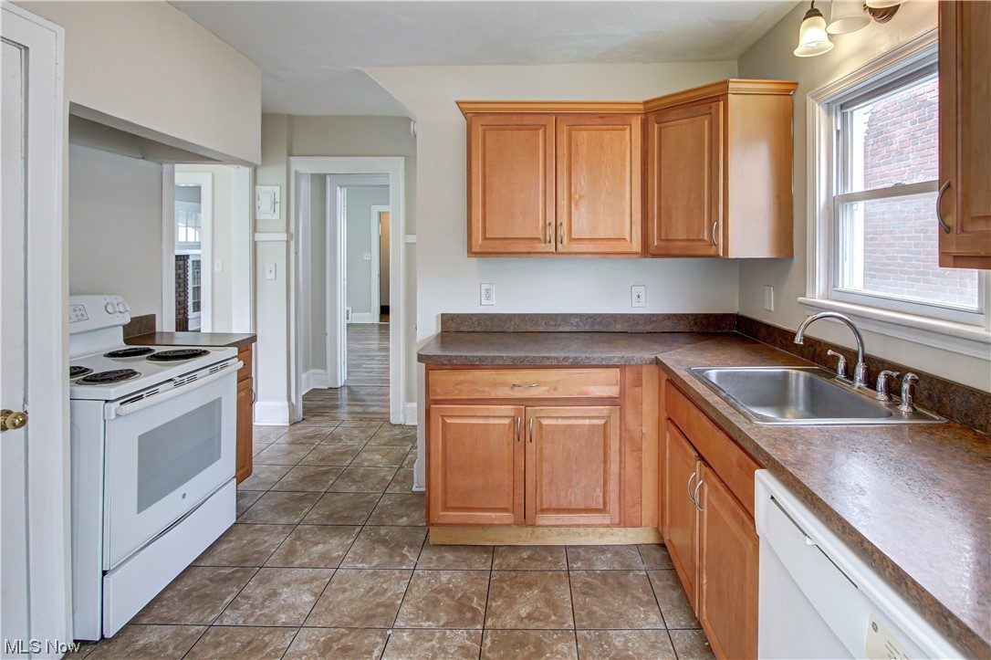 975 Pembrook Road Cleveland, OH 44121 - Photo 11 of 35