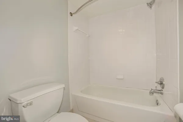 $1,670 | 3611 38th Street Northwest, Unit 403, Washington, DC 20016