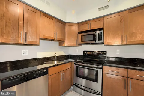 $1,695 | 3611 38th Street Northwest, Unit 403, Washington, DC 20016