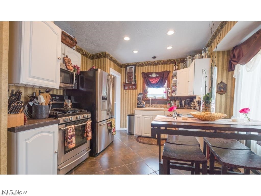 6356 Olde York Road Cleveland, OH 44130 - Photo 2 of 18 Gallery Image 2